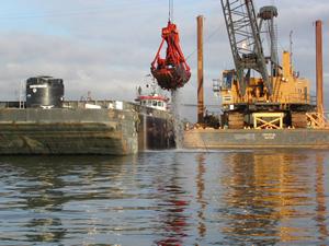 Photo: Colin Wagoner, Ridolfi Inc. 2004 Dredging the Duwamish River