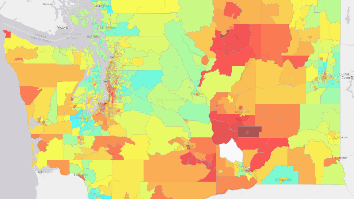 Map of Washington state with census tracts in different colors based on heat health risk.
