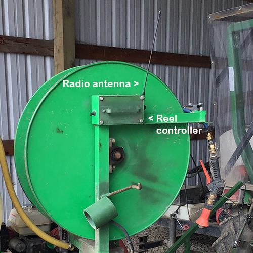 Equipo del establecimiento agrícola, carrete portamangueras: antena de radio; control del carrete