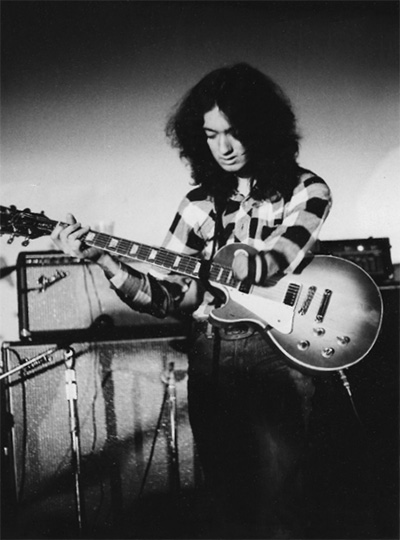 Gallagher plays guitar in 1976.
