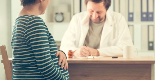 Doctor prescribing pills to pregnant woman